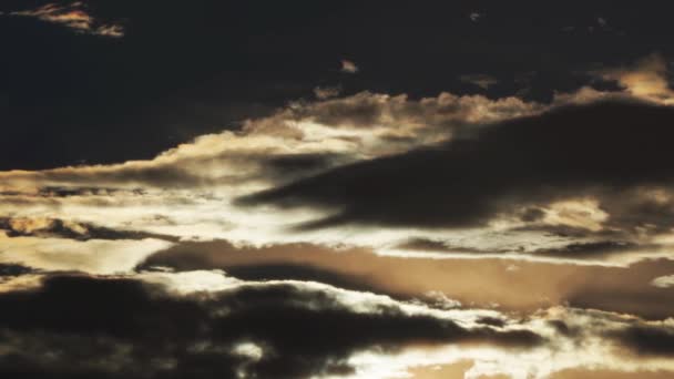 Prachtige Wolkenformatie Lucht Bij Zonsondergang — Stockvideo
