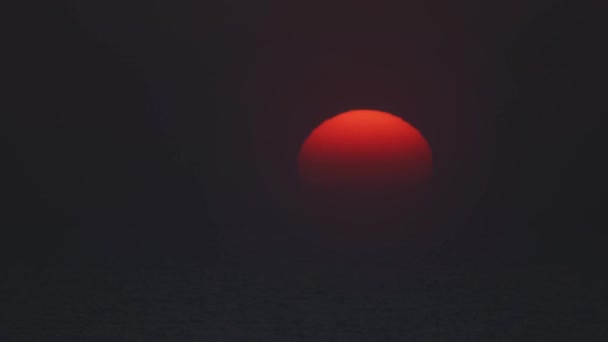 Tijdverloop Abstracte Zonsondergang Met Een Enorme Zonnebal — Stockvideo