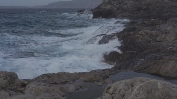 Масивний Вимикач Хвиль Штормове Море Пелопоннес Греція — стокове відео