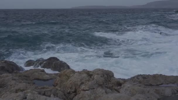 Rompeolas Masivo Mar Tormentoso Peloponnes Grecia — Vídeo de stock