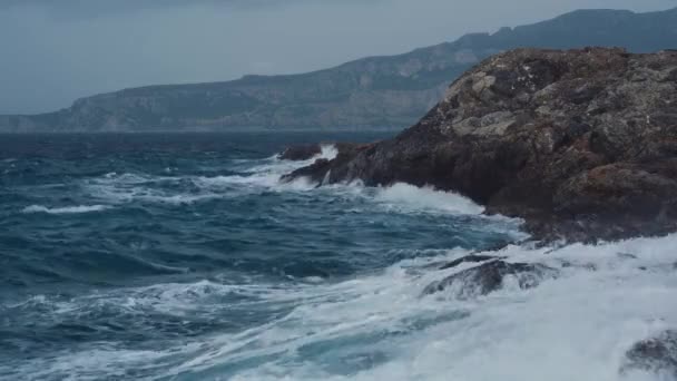 Massive Wave Breaker Stormy Sea Peloponneso Grecia — Video Stock
