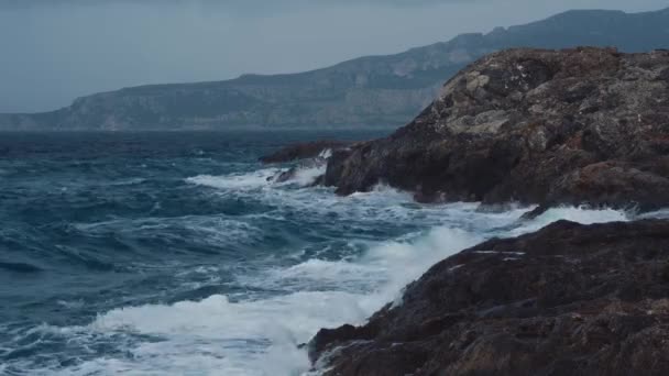 Dev Dalga Kırıcı Fırtınalı Deniz Peloponnes Yunanistan — Stok video