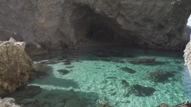 Aérea Cueva Los Sellos Peloponnes Grecia — Vídeo de stock