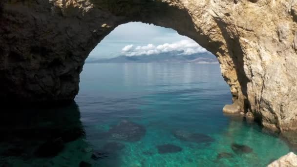 Aerial Cave Seals Πελοπόννησος Ελλάδα — Αρχείο Βίντεο
