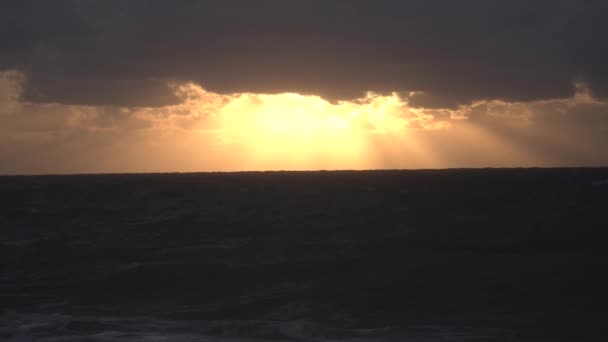 Masywne Chmury Burzowe Plaży Grecji Zachód Słońca — Wideo stockowe