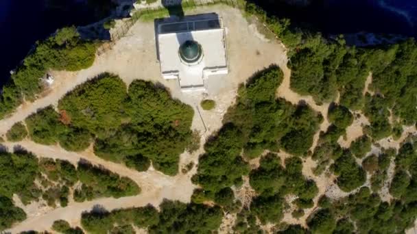 Yunanistan Lefkada Burnu Ndaki Hava Deniz Feneri Derecelendirilmiş Sabitlenmiş Sürüm — Stok video
