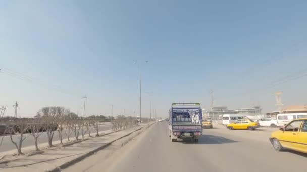 イラク バスラ ロードの道路交通 — ストック動画