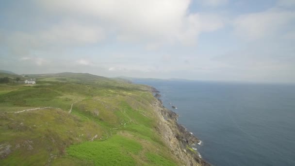Aerial Footage Irish Cliffs County Cork Ireland — стоковое видео