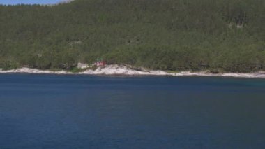Norveç fiyordunda Kıyı Hattı Tekne Gezisi