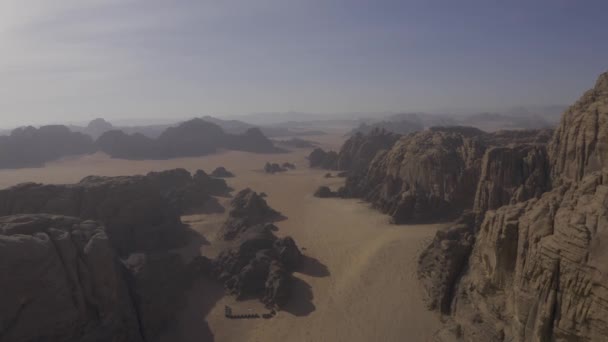 美しい空中ビュー ヨルダン上からの有名なワディラム — ストック動画