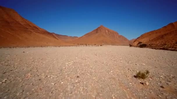 Luftaufnahme Bergige Und Steinige Wüste Bei Tamessoult Marokko — Stockvideo