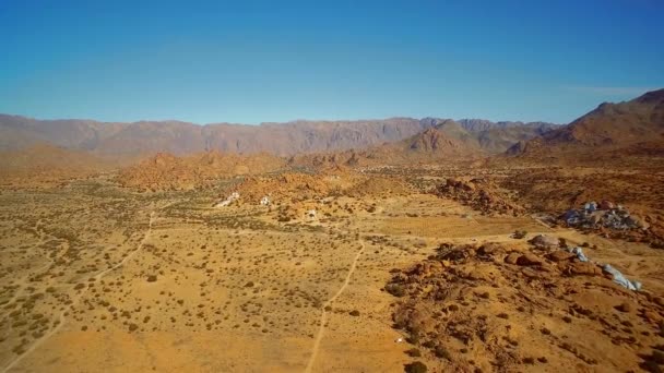 Aerial Drone View Offroad Fun Blue Painted Rocks Valle Tafraoute — ストック動画