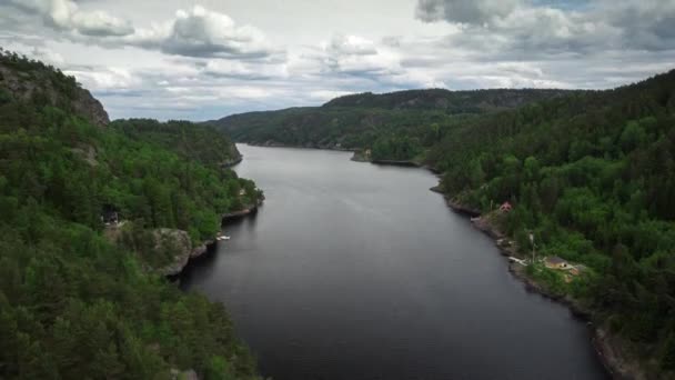 노르웨이의 호수의 경치가 아름다운 — 비디오