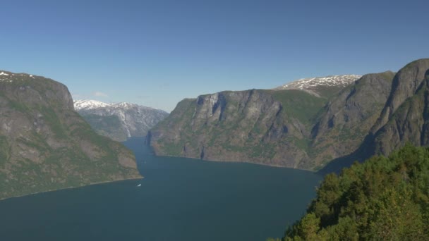 Прекрасный Вид Норвежский Фьорд Днем — стоковое видео