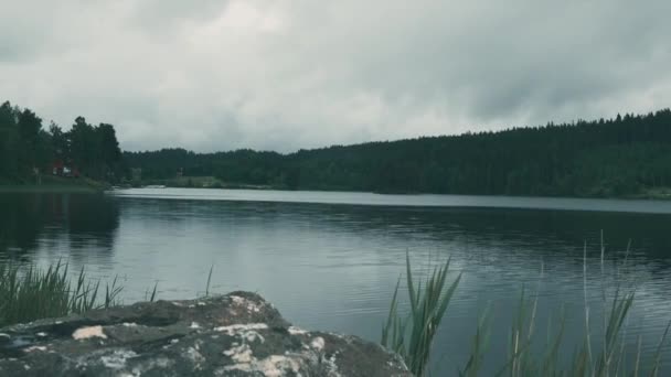 Naturskönt Jordskred Vid Sjön Norge — Stockvideo