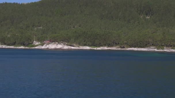 Bootsfahrt Der Küste Der Norwegischen Fjorde Abgestufte Und Stabilisierte Version — Stockvideo
