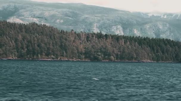 Поездка Лодке Норвежским Фьордам Стабилизированная Стабилизированная Версия Следите Родным Материалом — стоковое видео