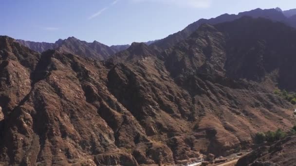 Aerial Ain Sahban Oasis Mountains Oman Graded Stabilized Version — стоковое видео