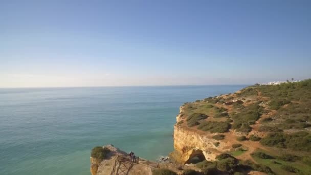 Aerial Praia Corredoura Grottas Praia Benagil Portugal — Stockvideo