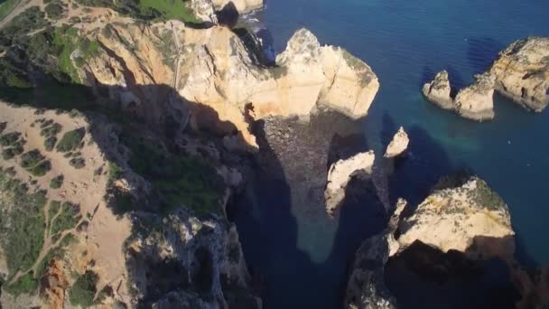 Luchtfoto Grotten Bij Farol Ponta Piedade Lagos Portugal — Stockvideo