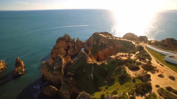 Luchtfoto Grotten Bij Farol Ponta Piedade Lagos Portugal — Stockvideo