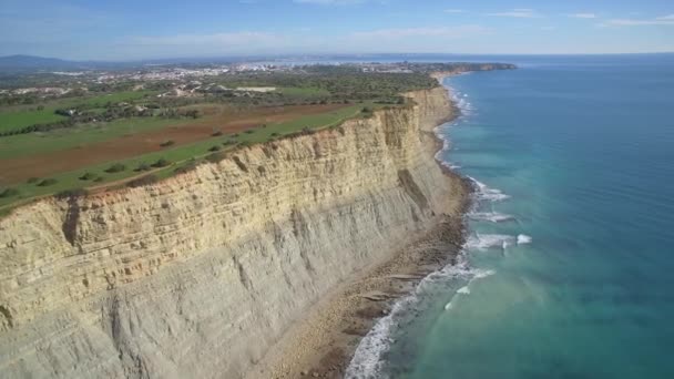 Luchtfoto Steile Klif Lijn Bij Faro Portugal — Stockvideo