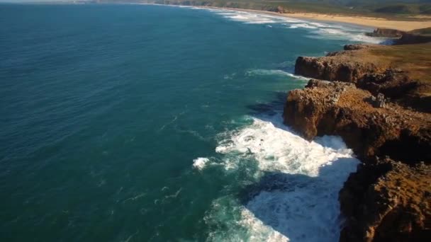 Vista Aérea Das Encostas Íngremes Praia Zimbreirinha Portugal — Vídeo de Stock