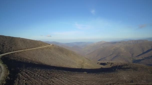 エアリアル Fujaco サンセット ポルトガルで山岳美しい以上のフライト — ストック動画