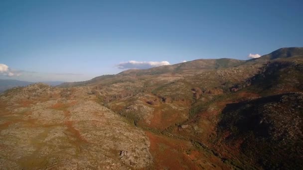 Lotnicze Latanie Górzysty Krajobraz Parque Nacional Peneda Geres Portugalia — Wideo stockowe