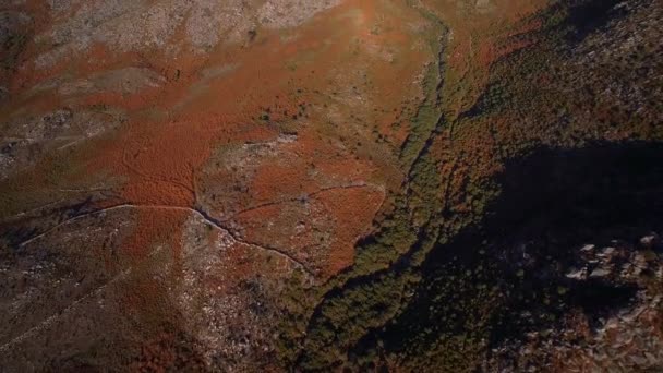 Aerea Volare Nel Paesaggio Montuoso Del Parco Nazionale Peneda Geres — Video Stock