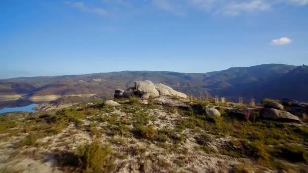 Antenne Vlucht Steenwoestijn Bij Cela Portugal — Stockvideo