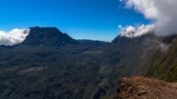 Zeitraffer Aufnahmen Von Les Grand Benare Auf Der Insel Réunion — Stockvideo