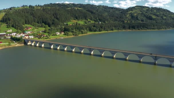 Aerial Lacul Izvoru Muntelui Viaduct Poiana Teiului Background Romania — 비디오