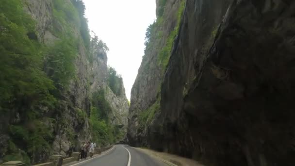 驾驶比卡兹峡谷 罗马尼亚 — 图库视频影像