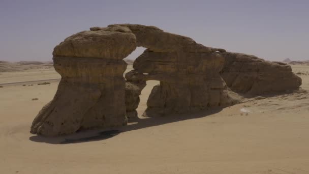 Aerial Arch Rock Jabal Kharab Tabuk Régió Szaúd Arábia — Stock videók