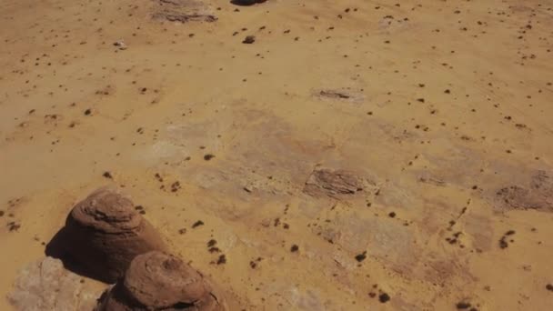 Aerial Naslaa Split Rock Saudi Arabia — 图库视频影像
