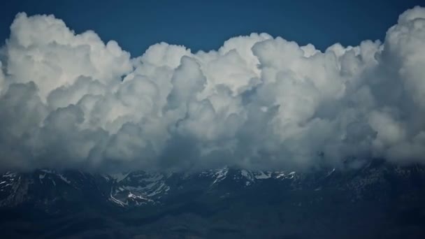 巨大なマウンテンレンジ雲パンハイタトラKvetnicaスロバキア — ストック動画