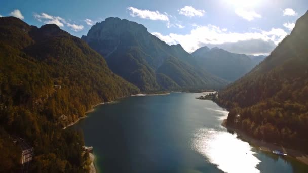 Vuelo Sobre Increíble Lago Del Predil Frontera Entre Italia Eslovenia — Vídeo de stock