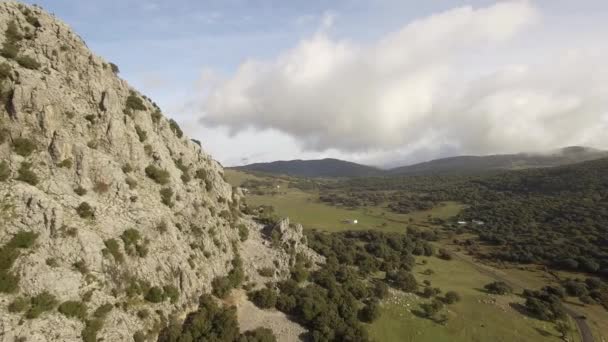 Політ Над Андалузьким Селом Оточенні Масивних Гір Іспанія — стокове відео