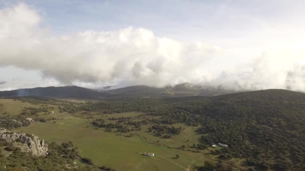 Volo Sopra Villaggio Andaluso Circondato Massicce Montagne Spagna — Video Stock