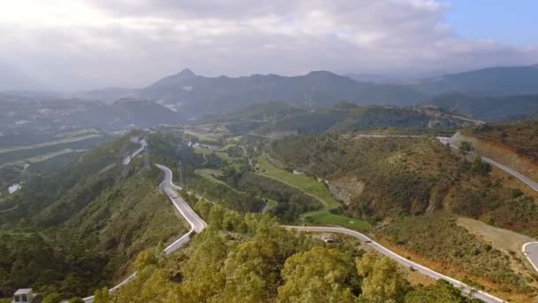 Aerial View Golf Course Hairpin Λυγίζει Στην Ανδαλουσία Ισπανία — Αρχείο Βίντεο