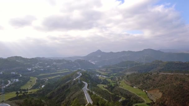 Flygfoto Utsikt Över Golfbanan Och Hårnålskurvor Andalusien Spanien — Stockvideo