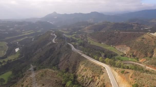 Flygfoto Utsikt Över Golfbanan Och Hårnålskurvor Andalusien Spanien — Stockvideo