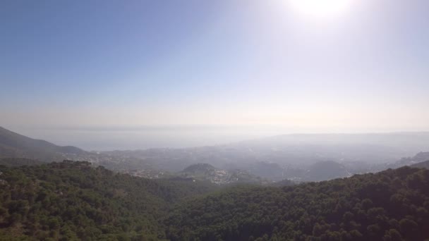 カペラニア アンダルシア スペインのネイティブ素材を眺めながら 山を飛ぶ空中 — ストック動画