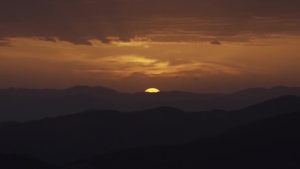 Piękne Krajobrazy Zachód Słońca Nad Pasmem Górskim — Wideo stockowe