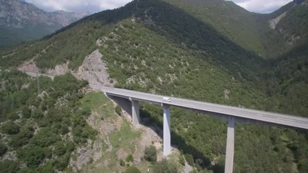 Aerial Ponte Sopra Torrente Del Bac Divi Pirenei Spagna — Video Stock