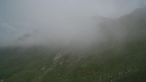 Bewolkte Hooglanden Van Spaanse Pyreneeën Spanje — Stockvideo