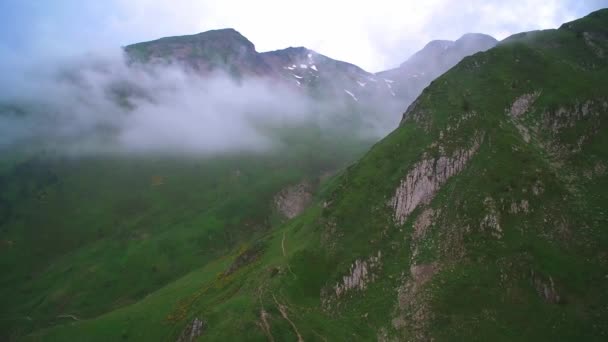 Bewolkte Hooglanden Van Spaanse Pyreneeën Spanje — Stockvideo