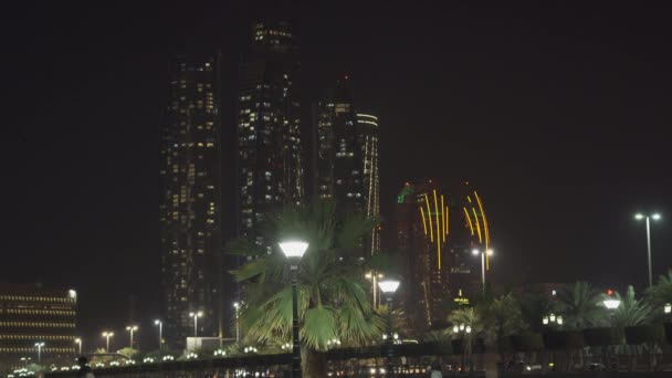 Skyline Felhőkarcolók Éjszaka Abu Dhabi Emirates — Stock videók