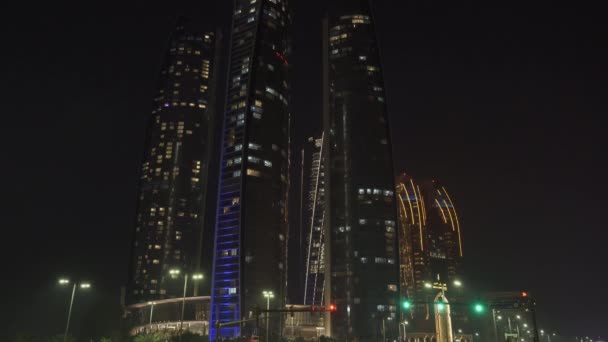 阿联酋阿布扎比 夜空中的天空与摩天大楼 — 图库视频影像